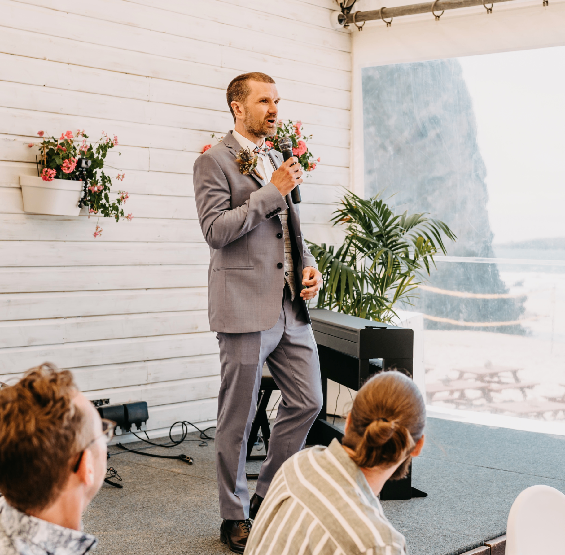 Dave Ray speaking to an audience